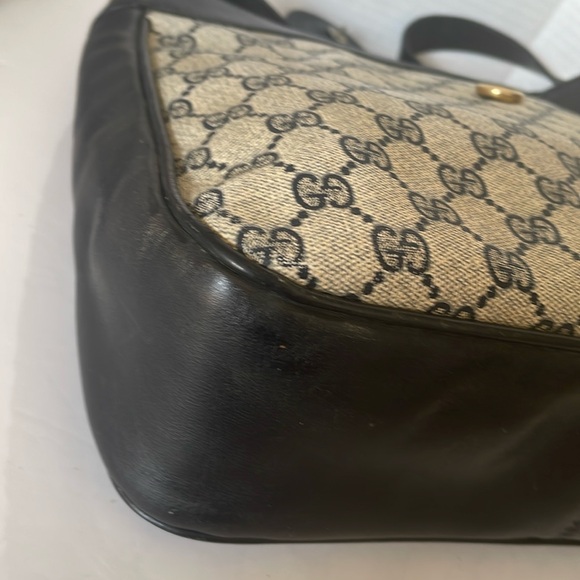 Authentic Gucci Canvas Sherry Line Shoulder Bag. - Picture 8 of 16